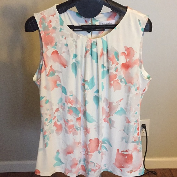 Calvin Klein Tops - CALVIN KLEIN WOMEN’s top sz medium M sleeveless